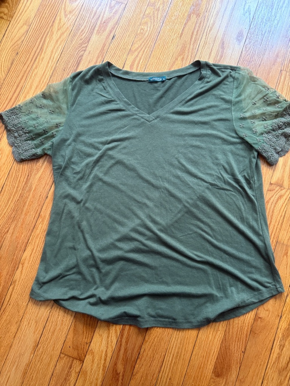 Ofeefan Olive Green V-Neck Short Sleeve Tee with Lace Sleeves